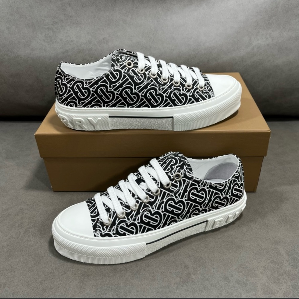 Burberry shoes - Picture 2 of 6